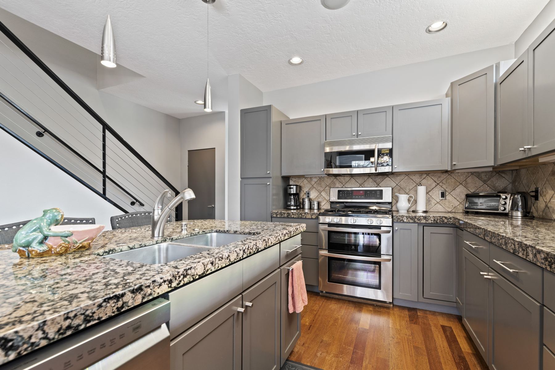 Full kitchen with stainless steel appliances and double oven, Boise vacation rental